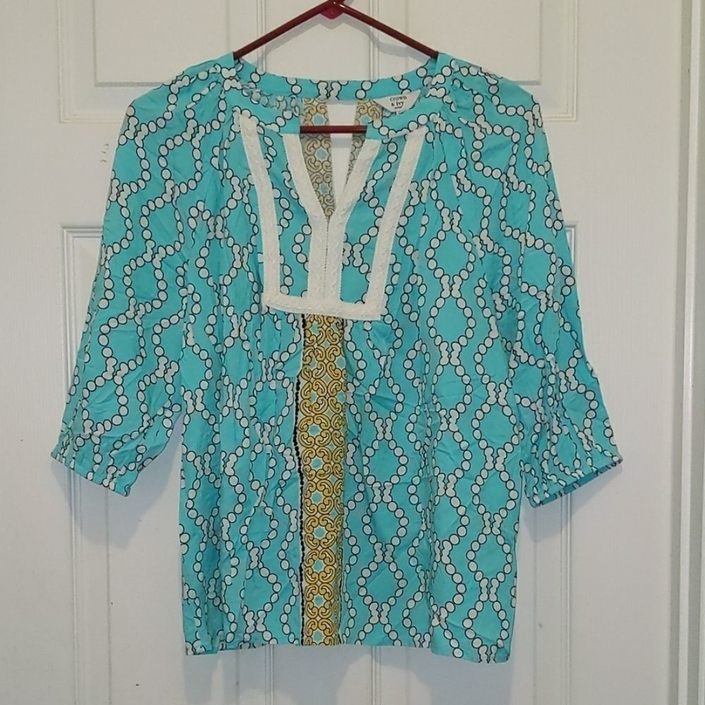 Crown & Ivy baby blue and white  top Sz PM NWT